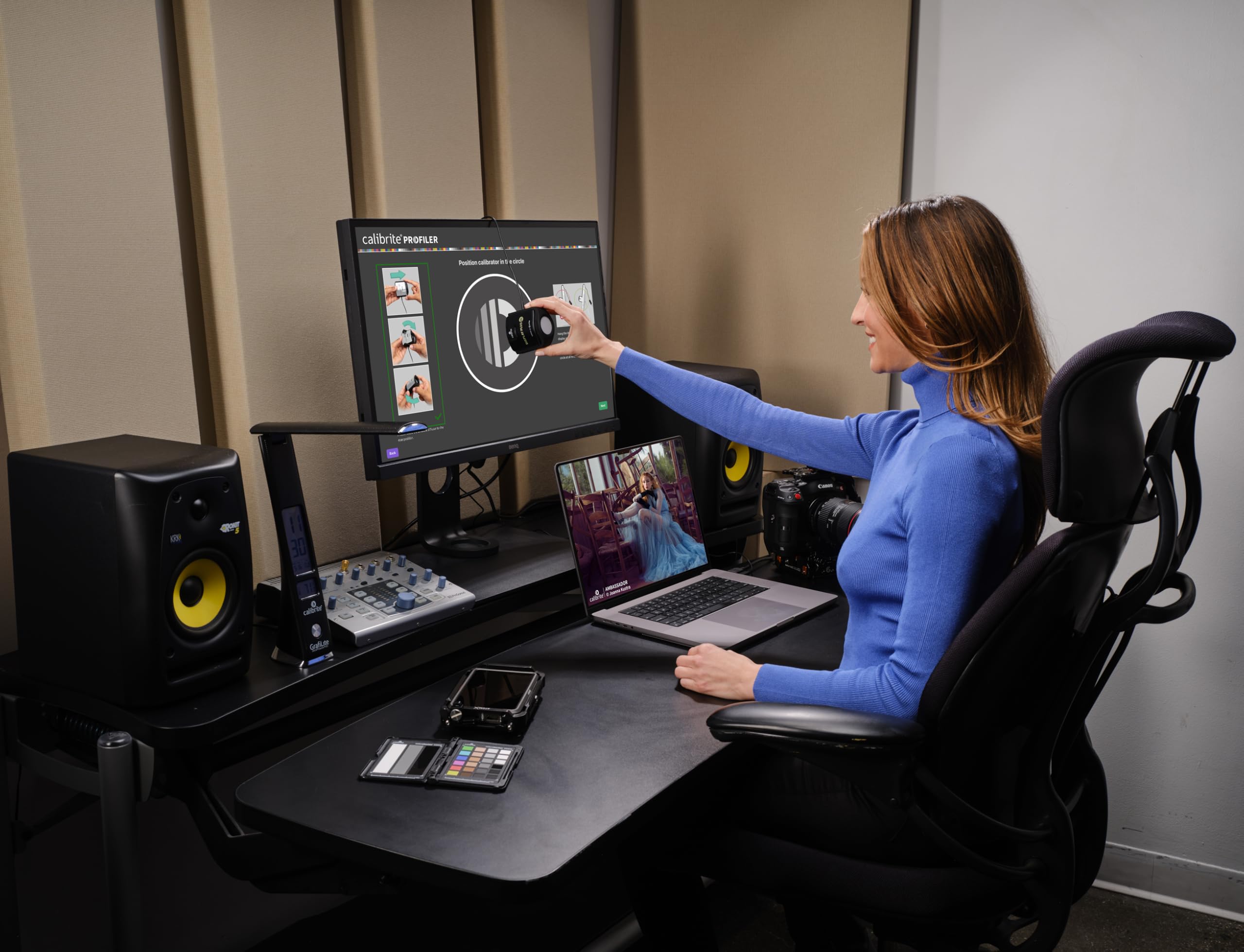 Hardware Color Calibration in Hybrid Workstation Dual Monitors