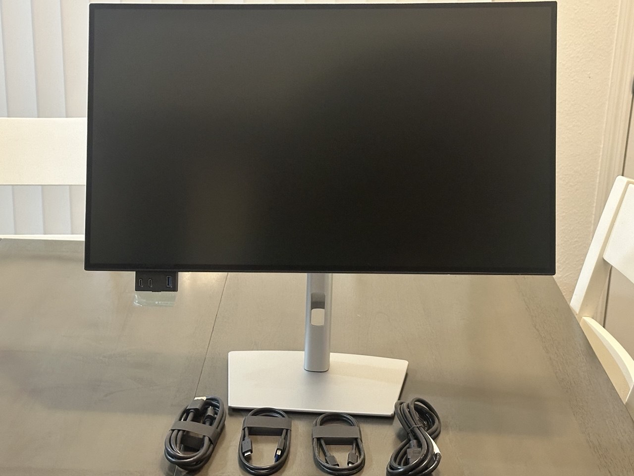 Dell U2725QE product view