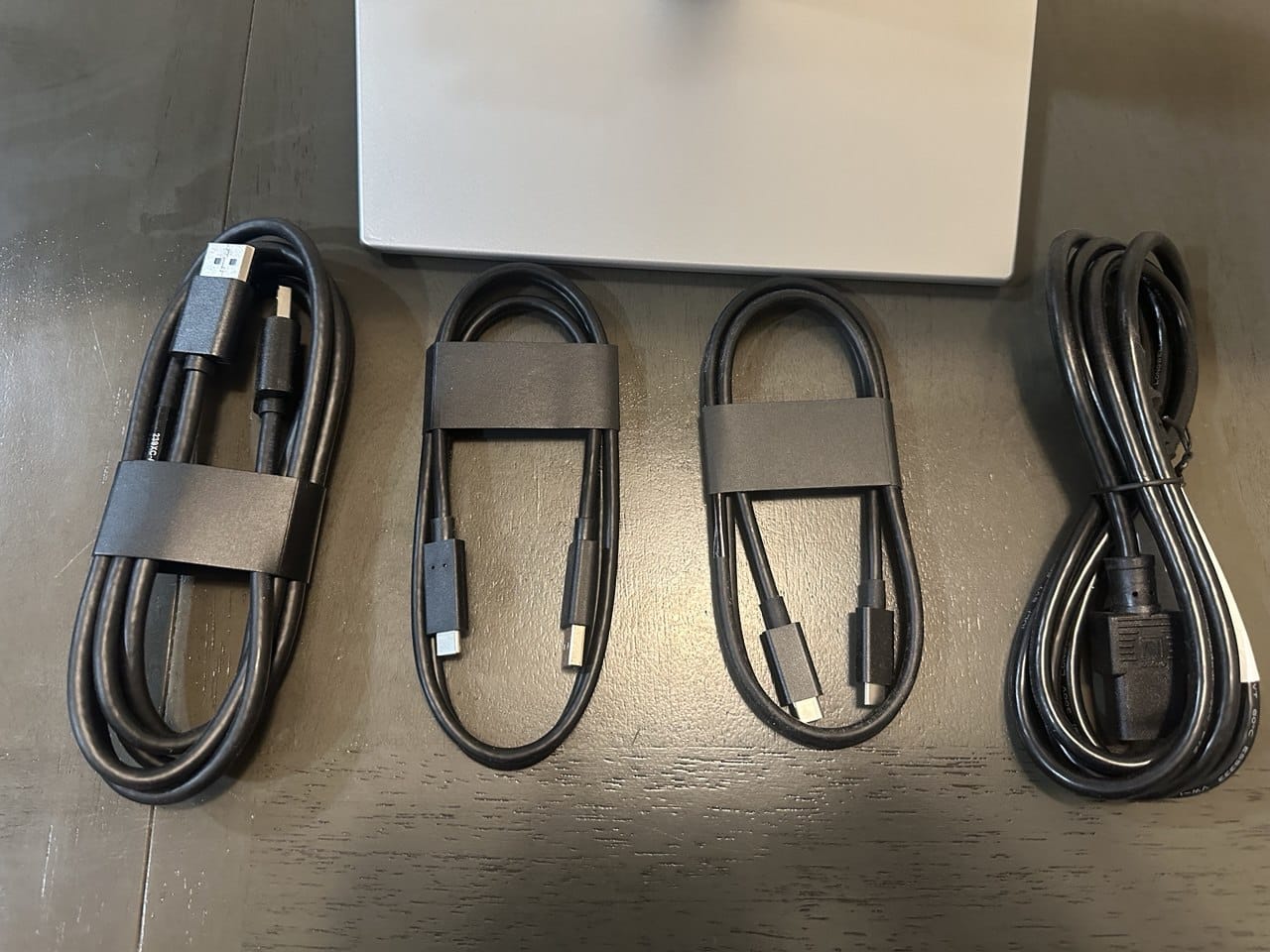 Dell U2725QE cables