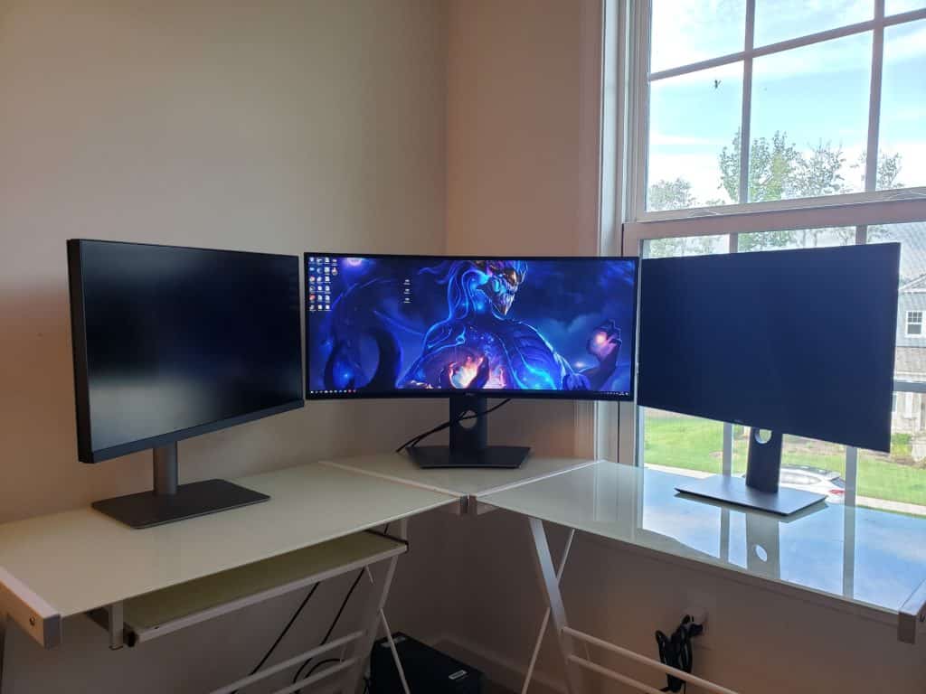 triple monitor setup