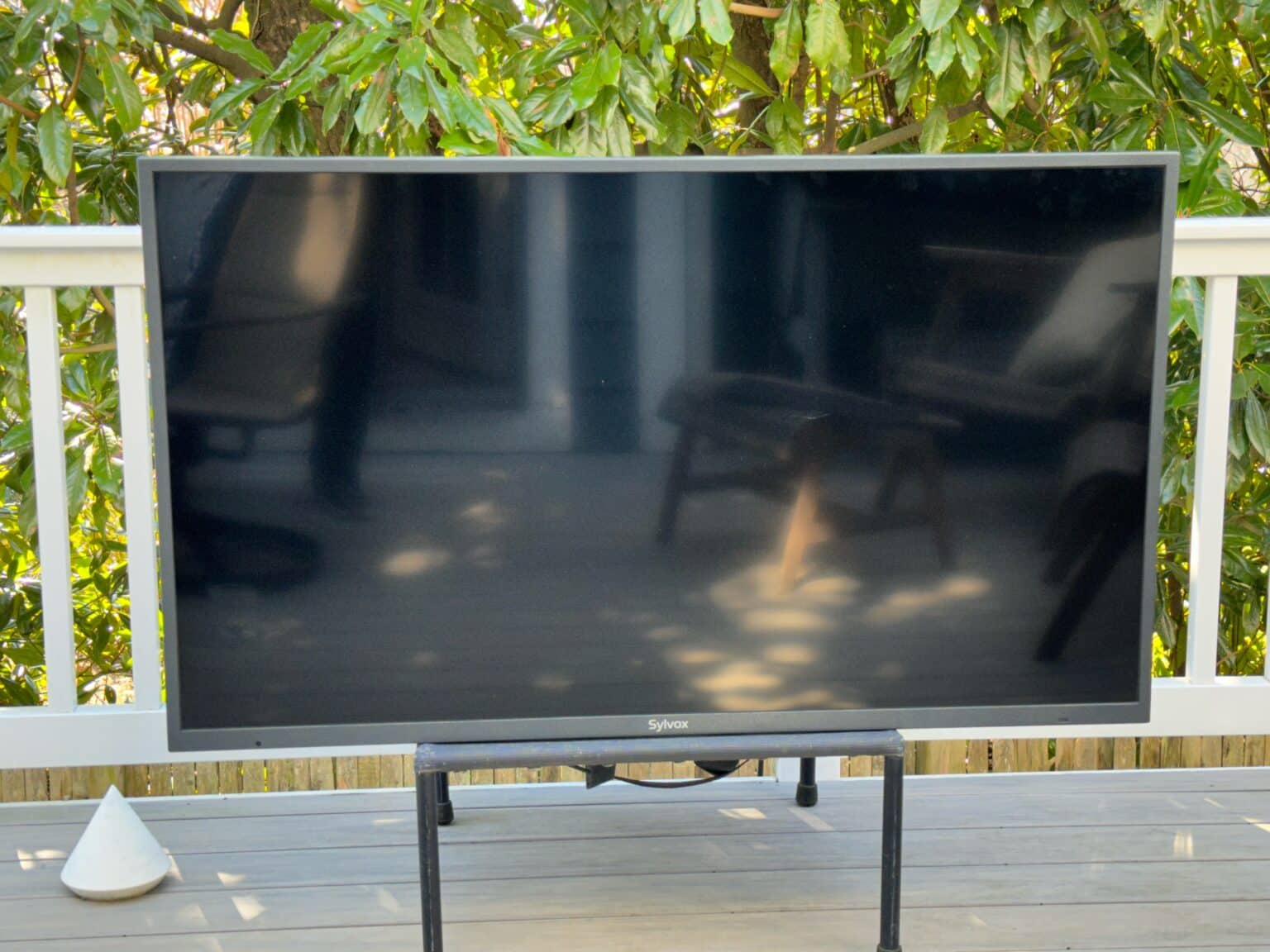Sylvox Outdoor TV Review Premium Weatherproof 4K TV for the Great