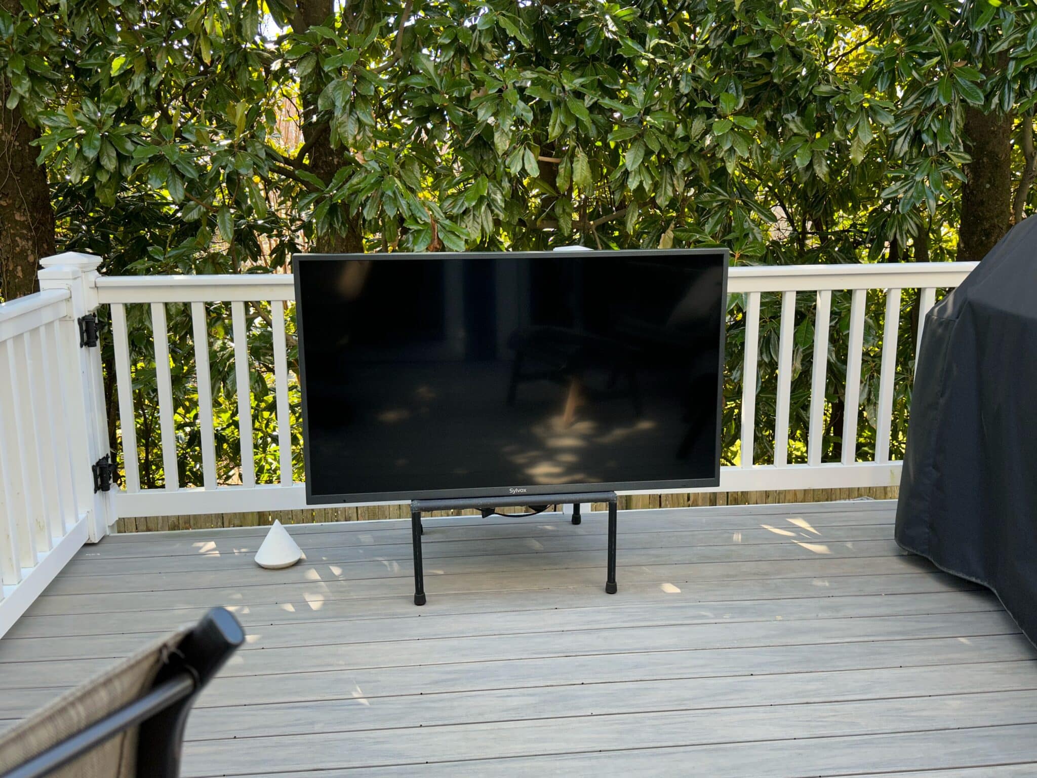 Sylvox Outdoor TV Review – Premium Weatherproof 4K TV for the Great ...