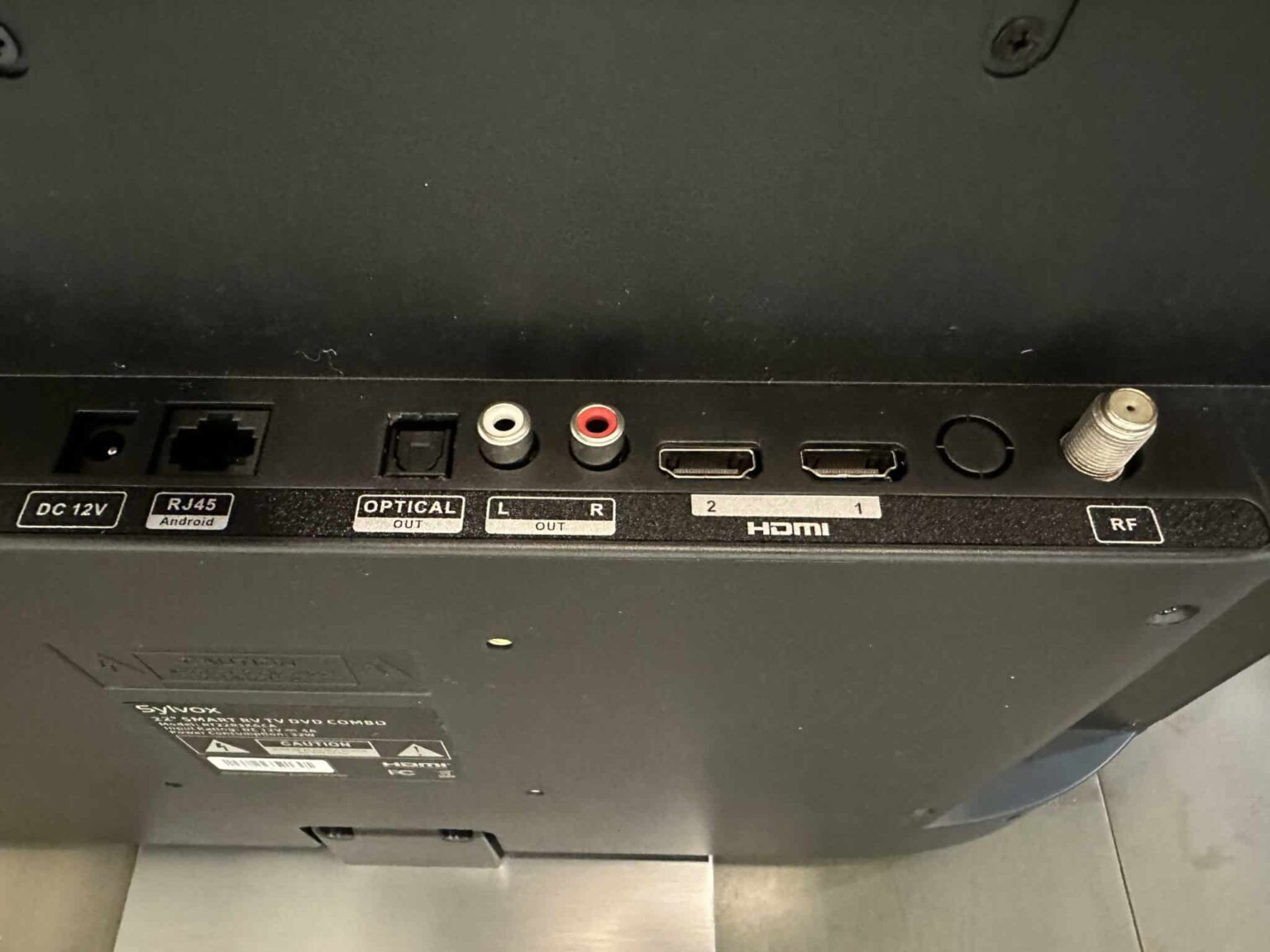 SYLVOX Smart RV TV RT22R3KGCA Review 22Inch Portable TV with DVD